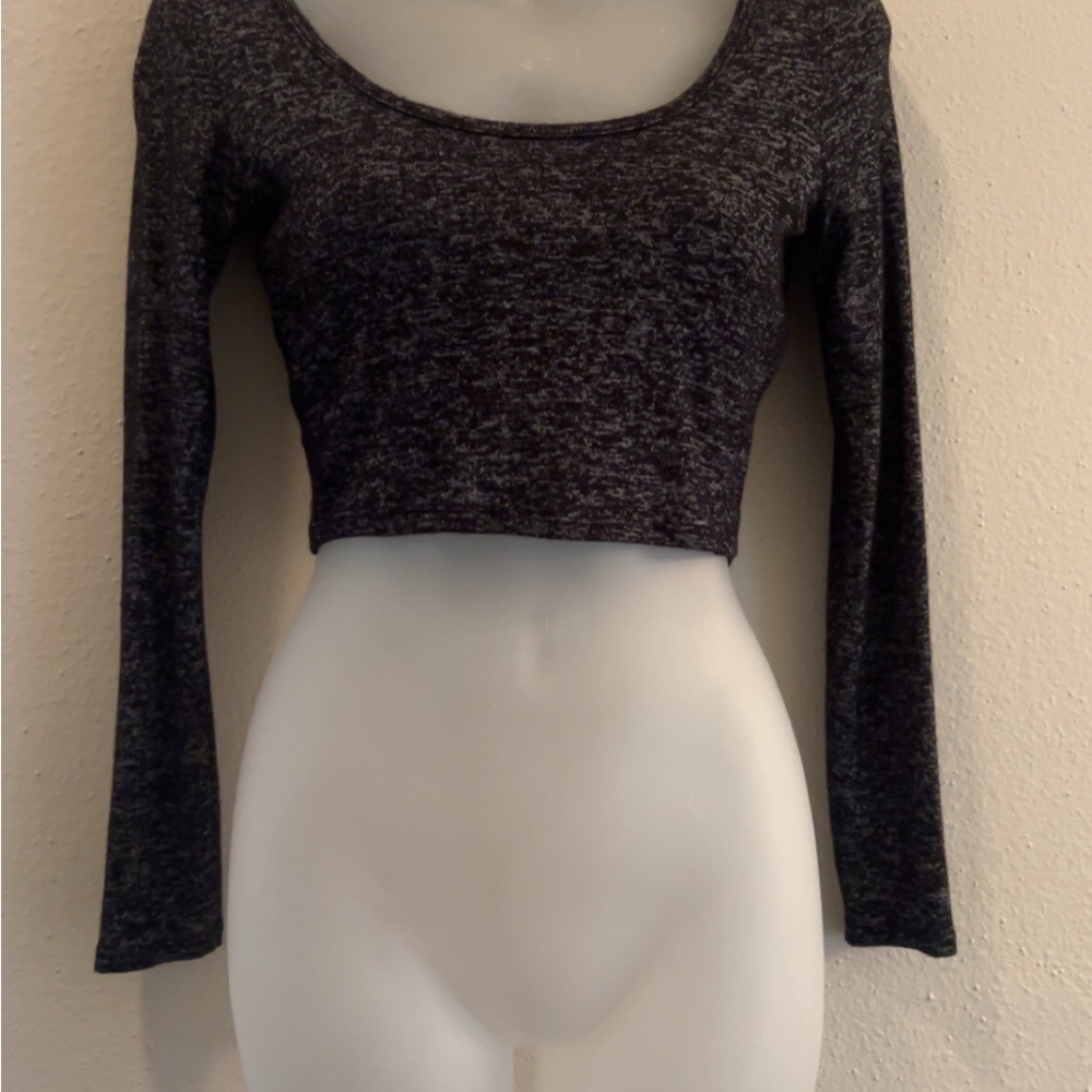 Forever 21 Gray Long Sleeve Fitted Crop Top